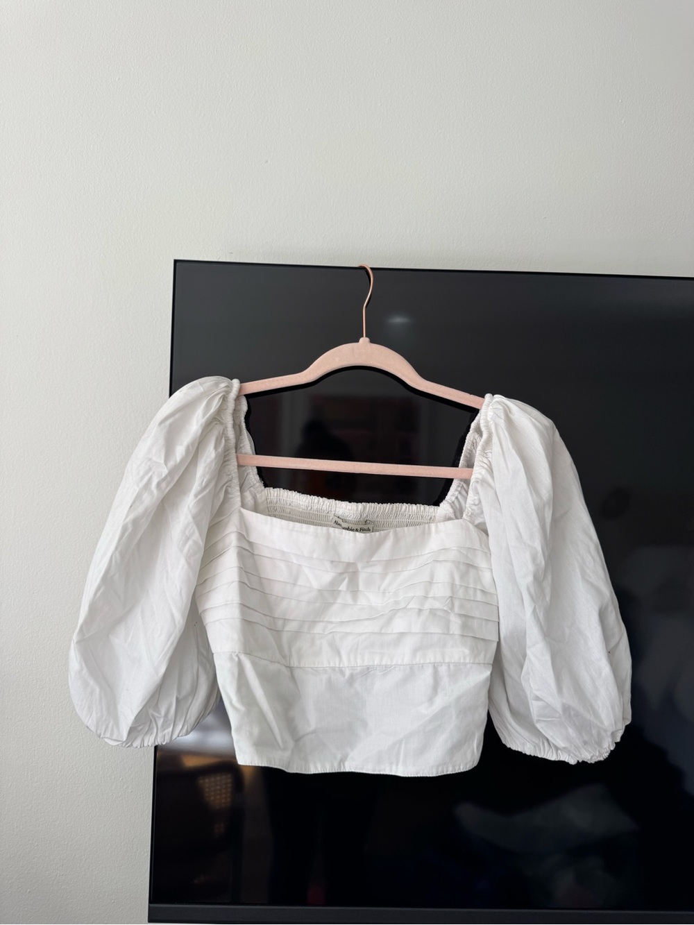 Abercrombie & Fitch White Puff-Sleeve Pintuck Crop Top